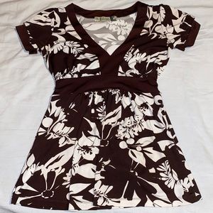 Brown and White flowered Blouse 🤎✨